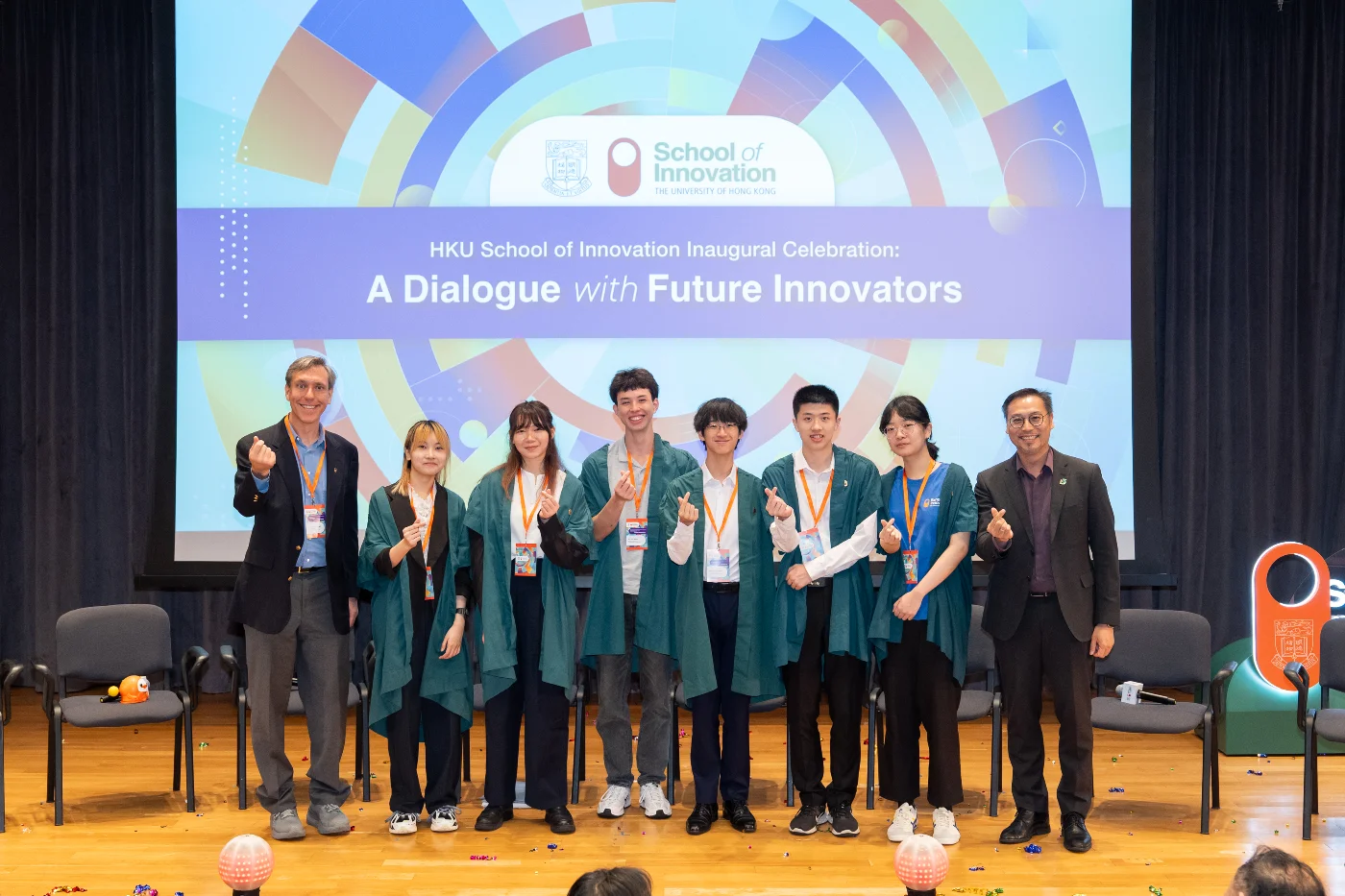 The second session, “Conversation with Future Innovators,” is co-moderated by Professor Jason Woodard, Co-Director of the I-School, and Mr Jason Chiu, HKU Council Member and Founder of Cherrypicks. During the session, six I-School students share their journeys in entrepreneurship and cross-disciplinary collaboration.