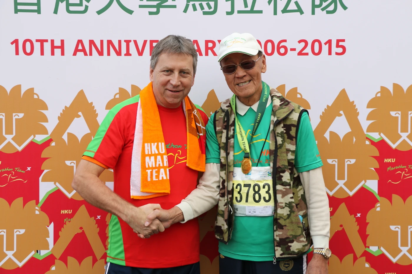 年屆77歲的鄺熊標是本年度港大馬拉松隊最年長跑手。他已是連續第十年參加港大馬拉松隊。