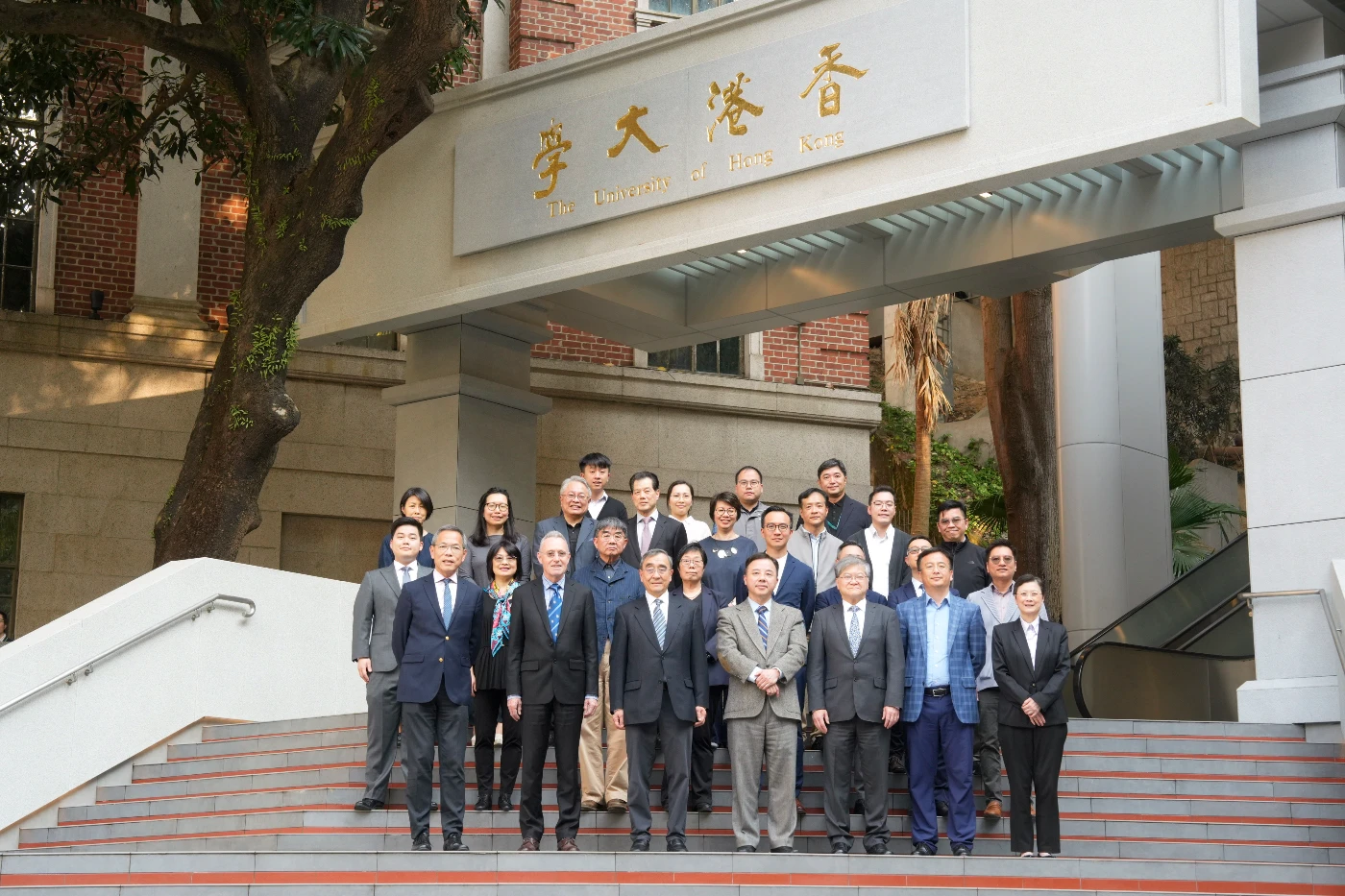 香港大學於3月25日舉行般咸道東閘開幕儀式。