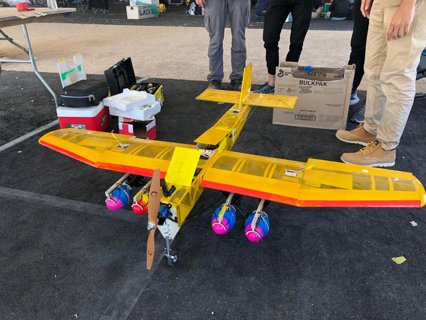 美國23屆AIAA飛機設計、製造及飛行比賽<br>
香港大學工程學生團隊獲香港最佳成績