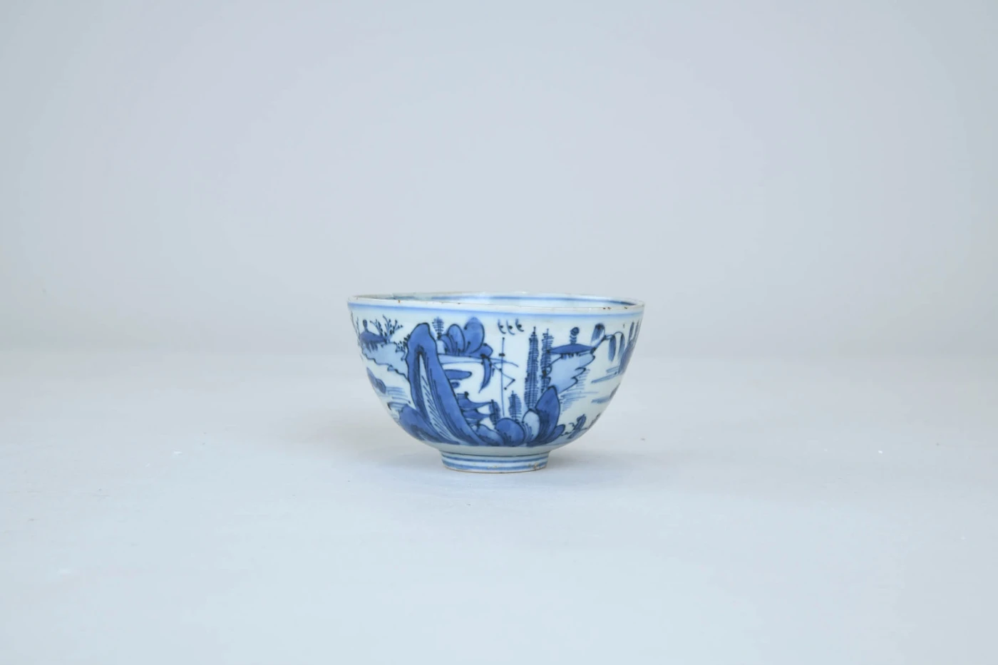碗 
明萬曆（1573–1620年）
青花瓷
高5厘米，直徑9厘米
HKU.C.1966.0302