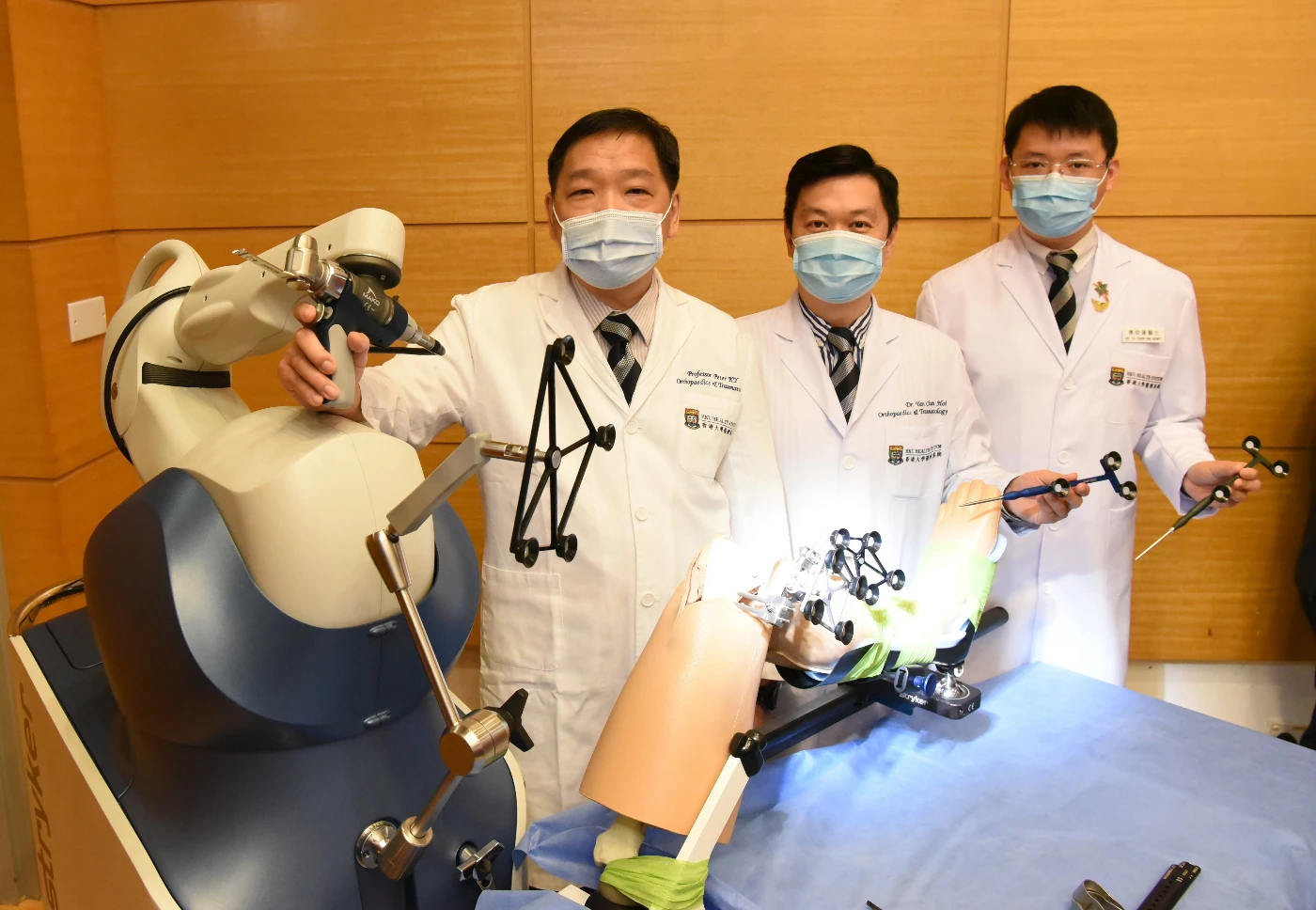 HKUMed introduces the latest robotic arm assisted joint replacement technology for enhancing surgical precision