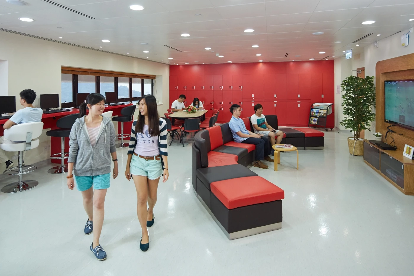 HKU Phase 1 Clinical Trials Centre received Clinical Drug Trial Accreditation by CFDA for evaluation of applications for drug registration in the Mainland China, strengthening Hong Kong’s special position as a hub for drug research and development in China and worldwide.