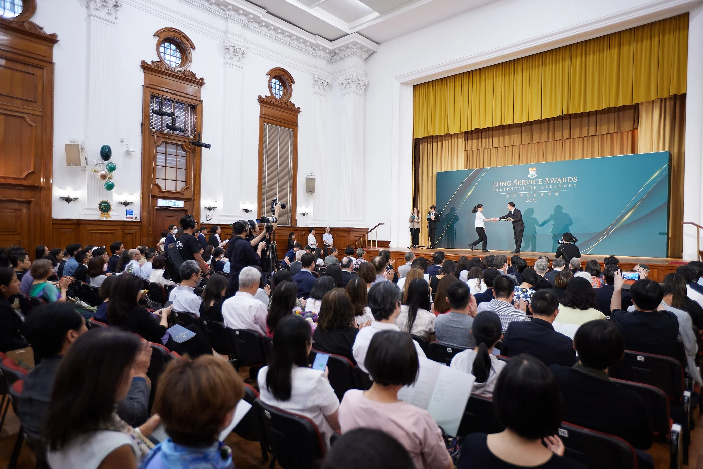 港大舉行長期服務獎頒授典禮,表揚逾220位教職員