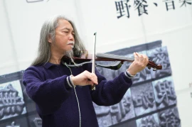 Kung Chi Shing performing at the event