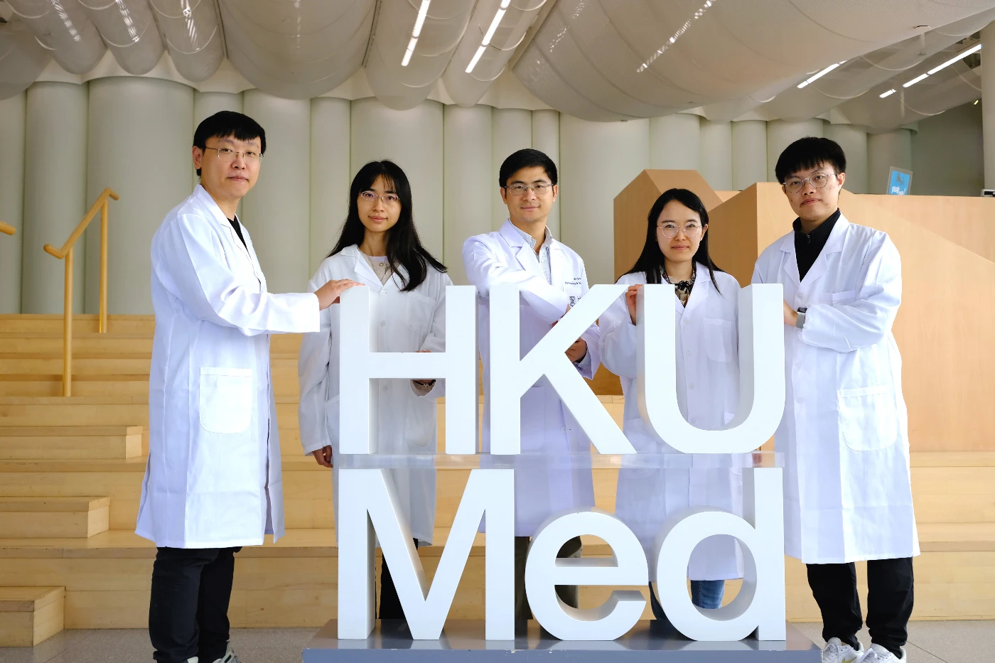 港大醫學院研發光活化納米藥物 取得治療老年黃斑病變新突破