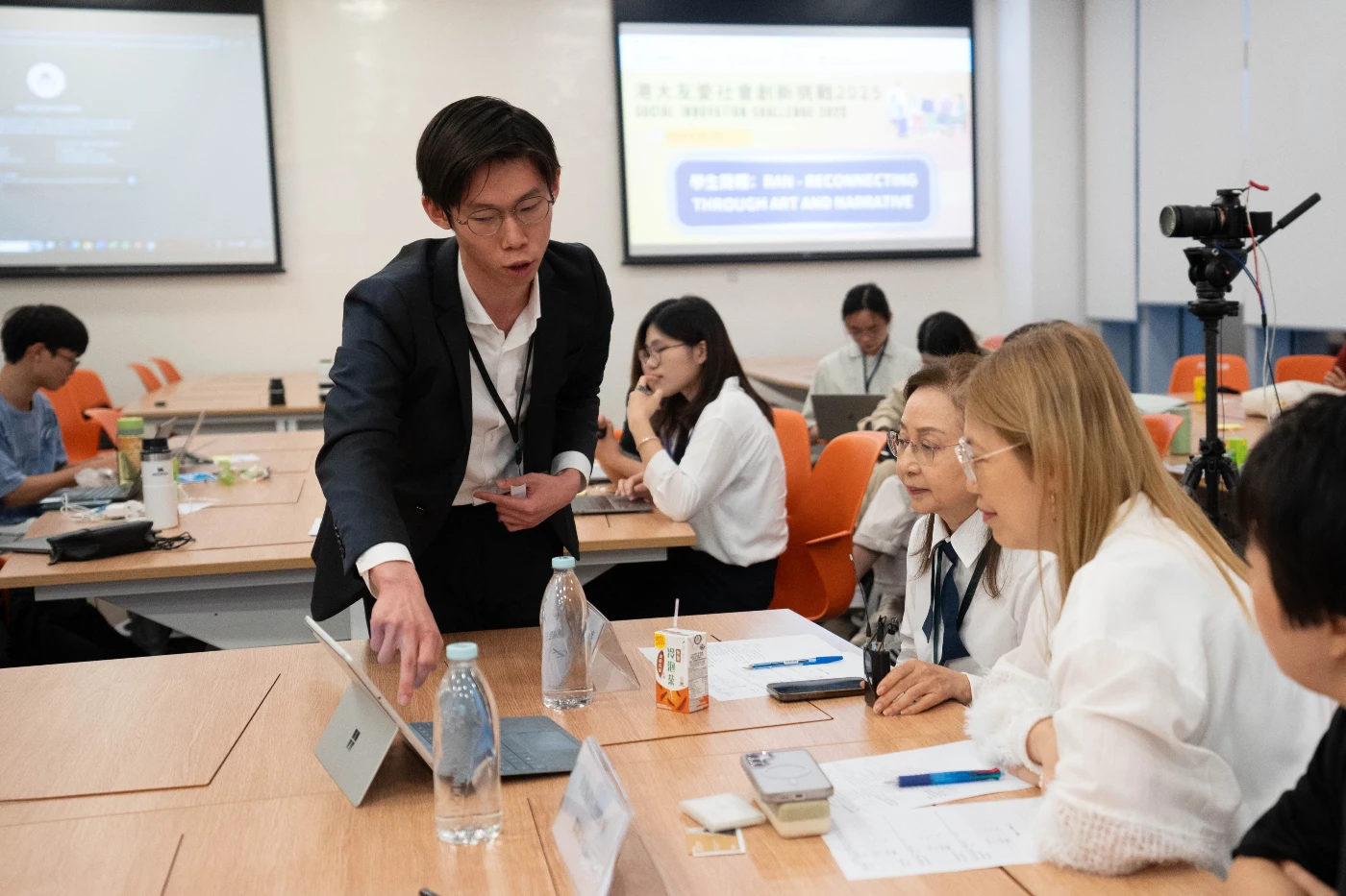 HKU student teams presented their social innovation proposals to the judging panel during the presentation competition.