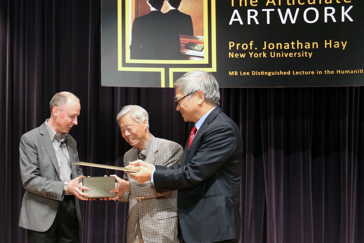 Professor Kam Louie presents a souvenir to Mr MB Lee and Professor Jonathan Hay