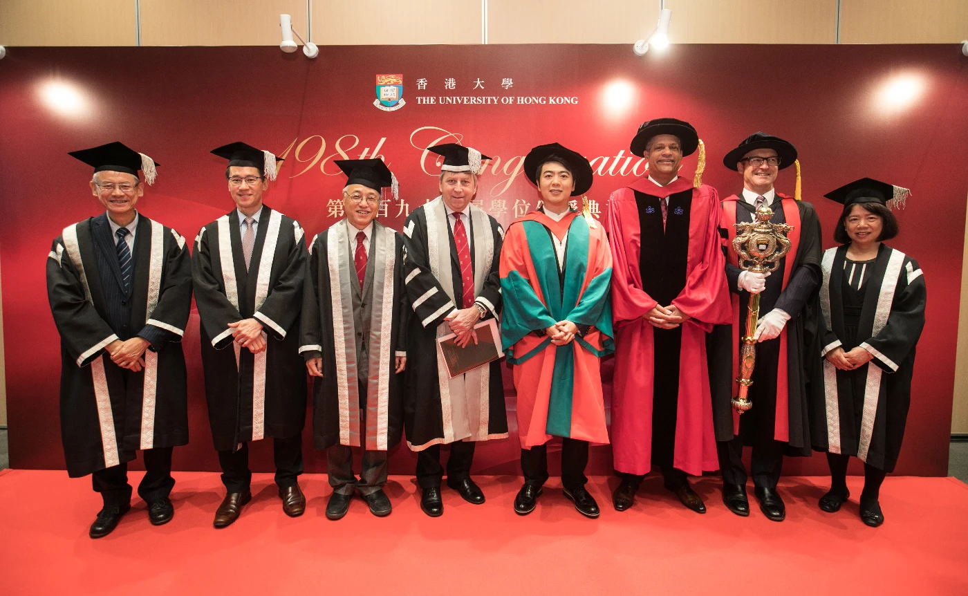香港大學舉行第198屆學位頒授典禮<br>
頒授名譽博士學位予國際知名鋼琴家郎朗博士